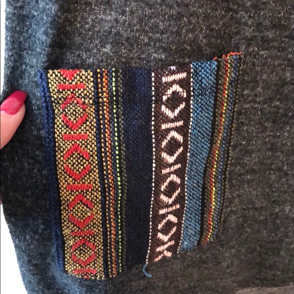 Embroidered cardigan with pockets! - Picture 4 of 4